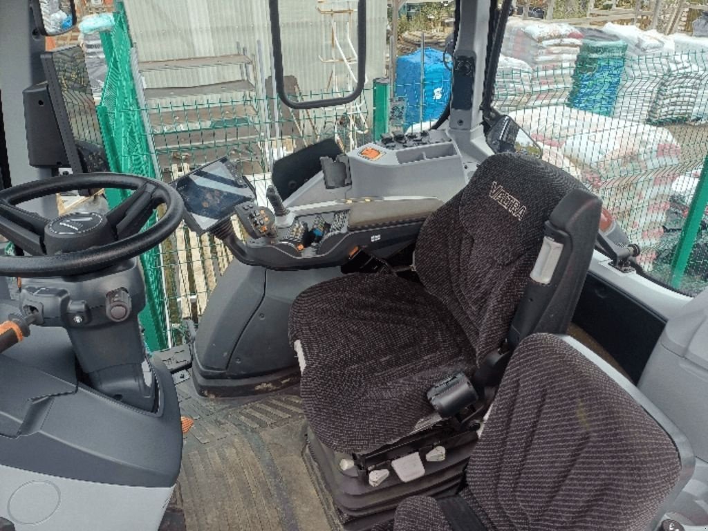 Traktor des Typs Valtra T 255 VERSU, Gebrauchtmaschine in LACAPELLE-MARIVAL (Bild 4)