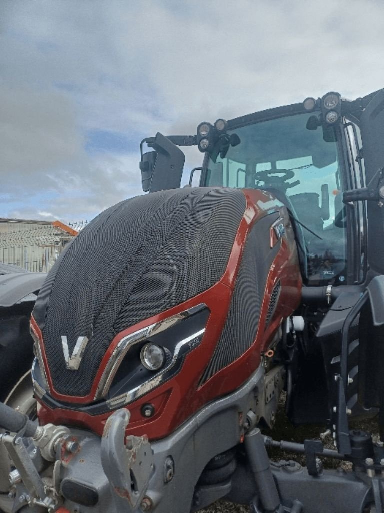 Traktor des Typs Valtra T 255 VERSU, Gebrauchtmaschine in LACAPELLE-MARIVAL (Bild 2)