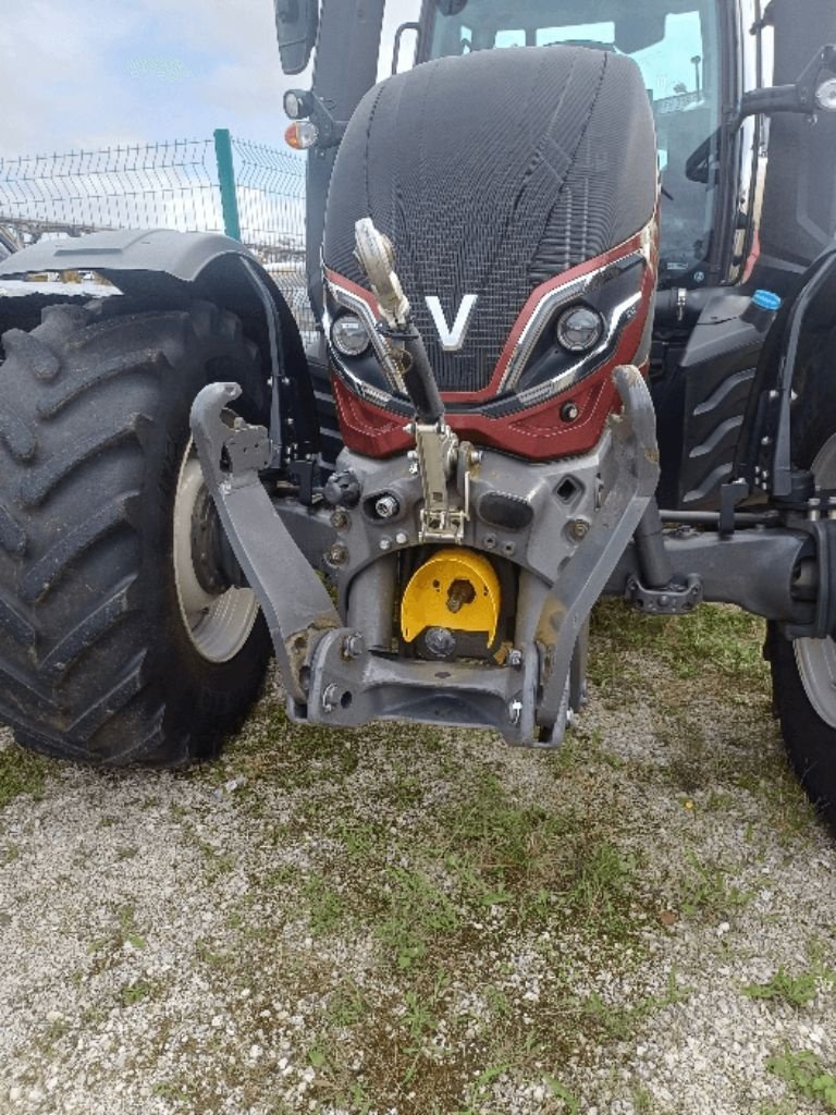 Traktor des Typs Valtra T 255 VERSU, Gebrauchtmaschine in LACAPELLE-MARIVAL (Bild 7)