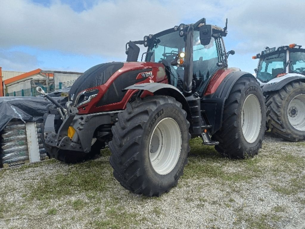 Traktor des Typs Valtra T 255 VERSU, Gebrauchtmaschine in LACAPELLE-MARIVAL (Bild 1)