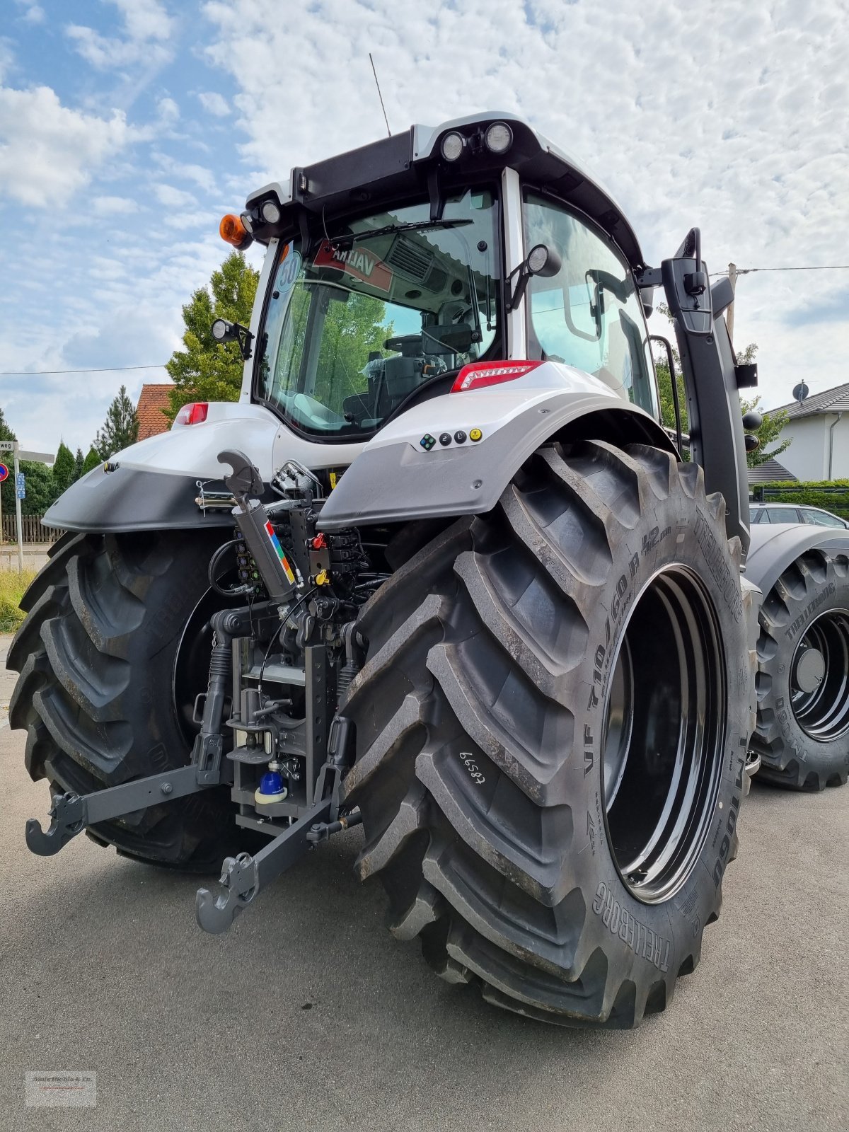 Traktor of the type Valtra T 255V RÜFA, Neumaschine in Tapfheim (Picture 5)