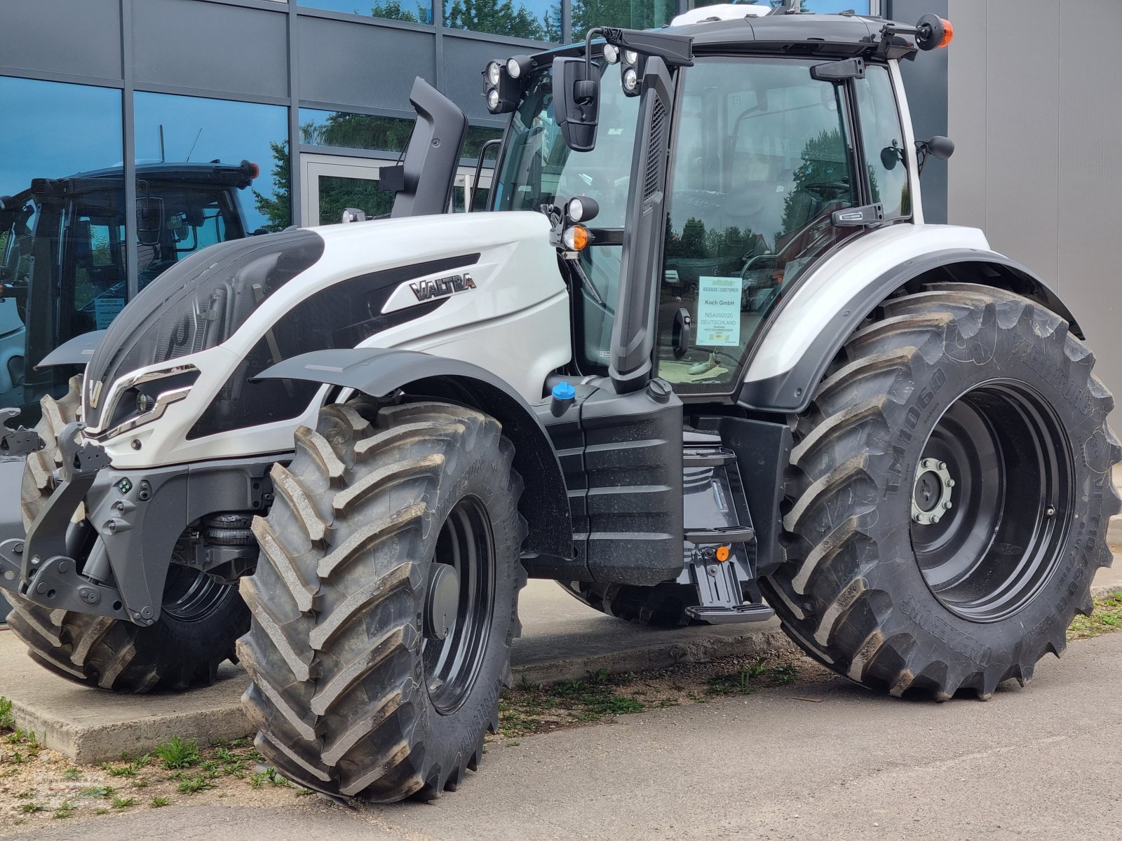 Traktor of the type Valtra T 255V RÜFA, Neumaschine in Tapfheim (Picture 13)