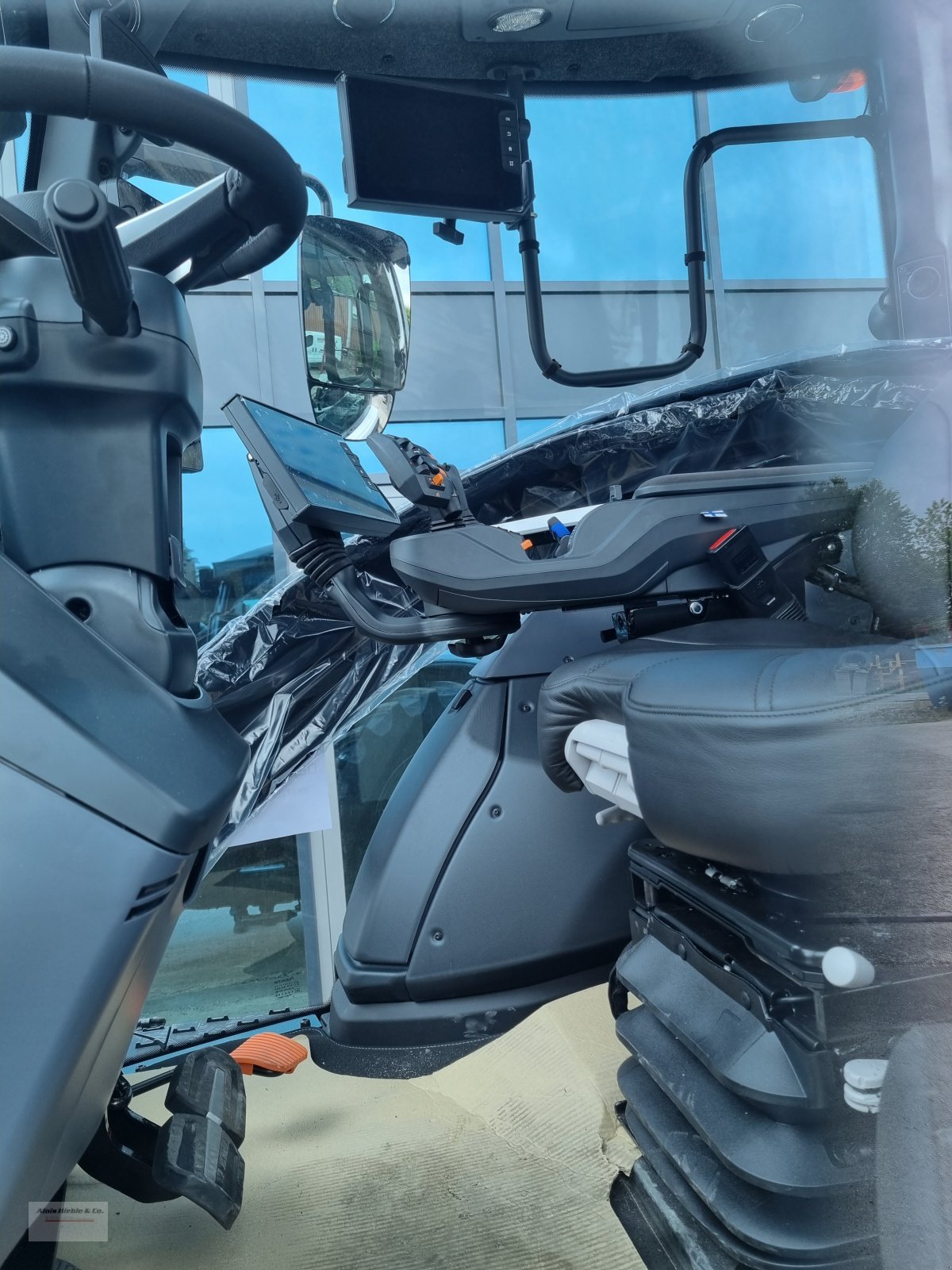 Traktor of the type Valtra T 255V RÜFA, Neumaschine in Tapfheim (Picture 21)