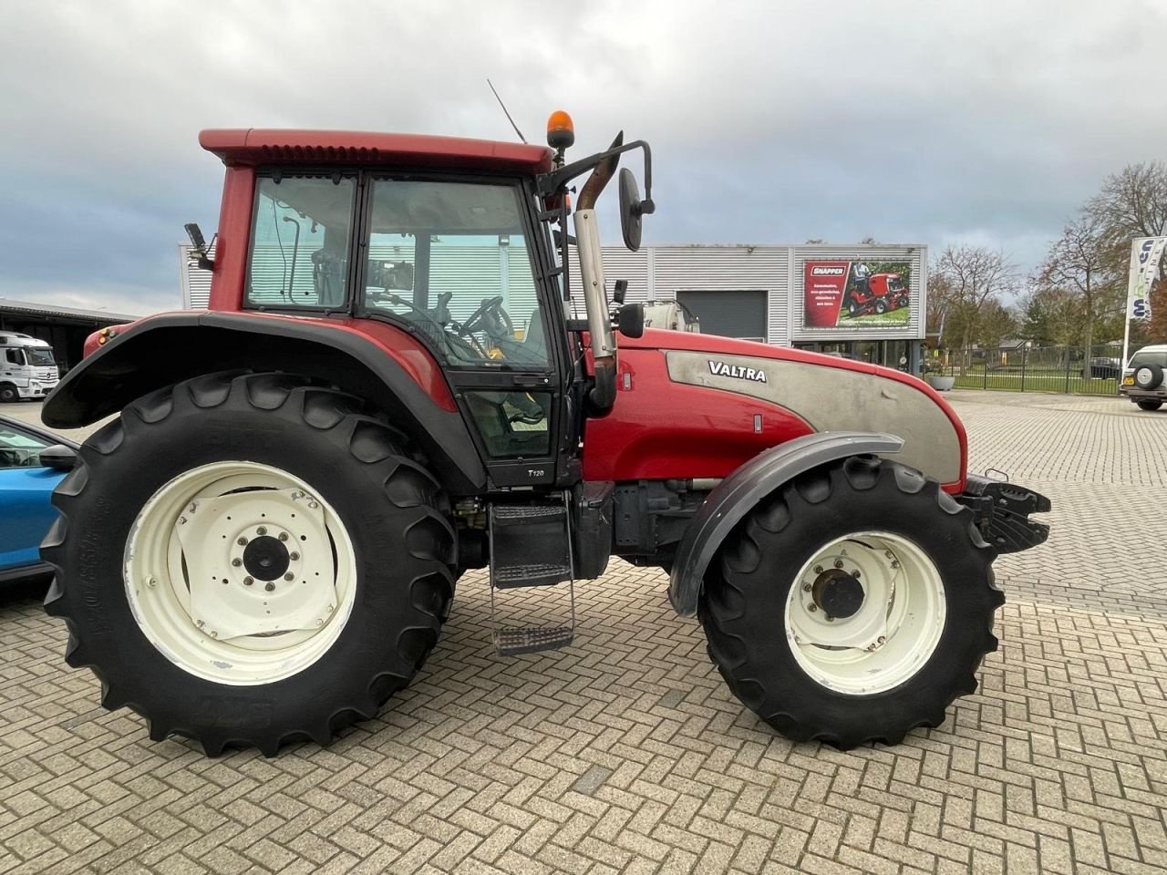 Traktor van het type Valtra T120 tractor, Gebrauchtmaschine in Roermond (Foto 8)