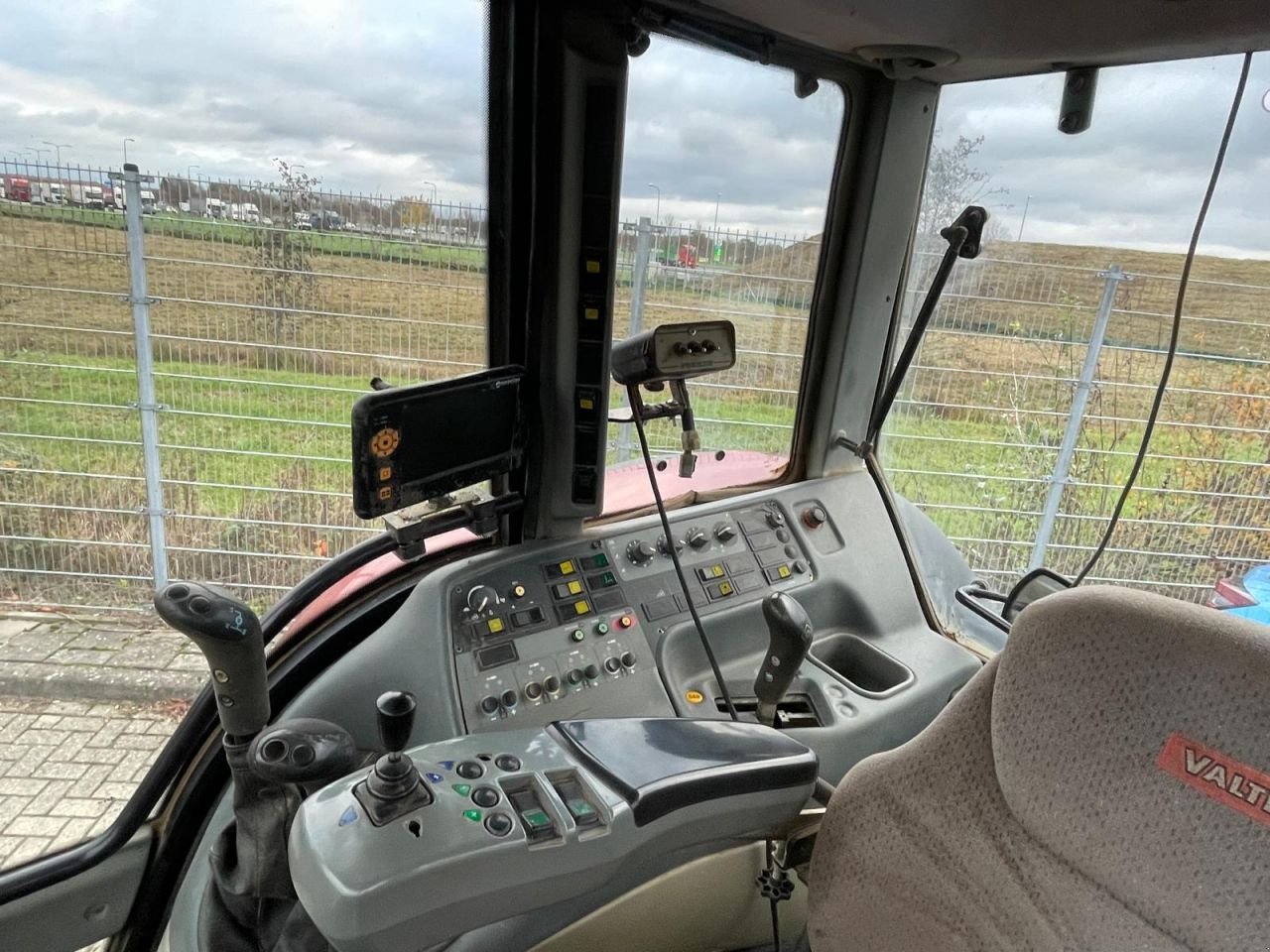 Traktor van het type Valtra T120 tractor, Gebrauchtmaschine in Roermond (Foto 10)
