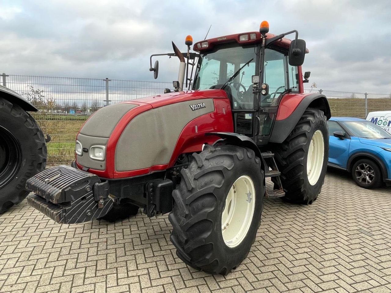 Traktor van het type Valtra T120 tractor, Gebrauchtmaschine in Roermond (Foto 3)