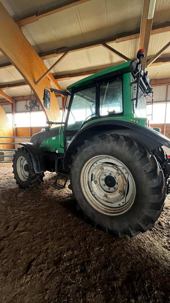 Traktor typu Valtra T120, Gebrauchtmaschine v Nasbinals (Obrázek 4)