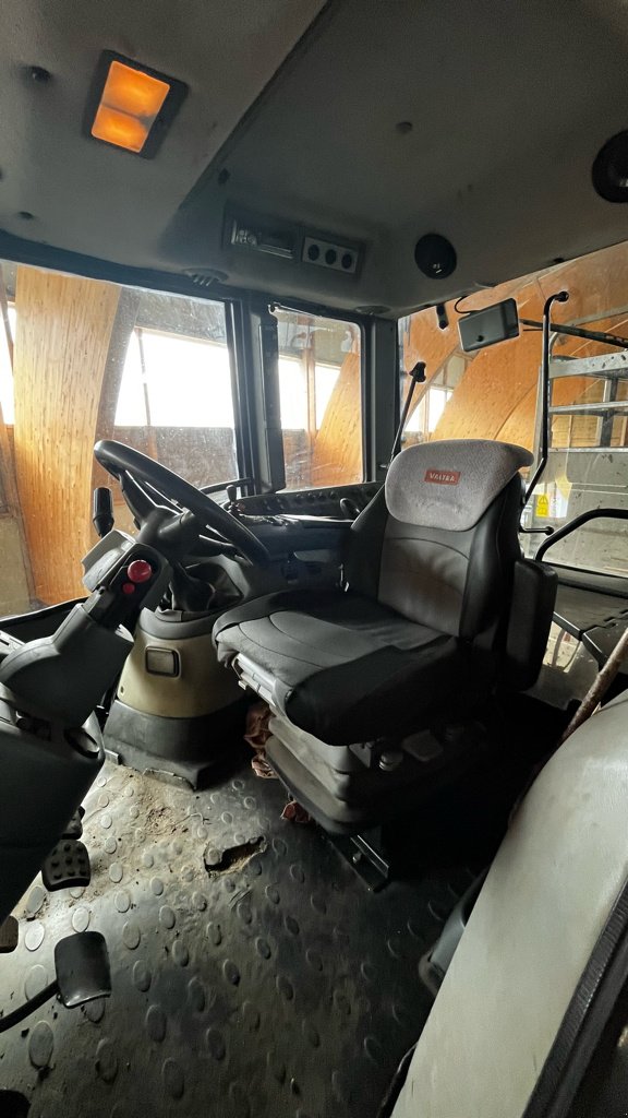 Traktor typu Valtra T120, Gebrauchtmaschine v Nasbinals (Obrázek 7)