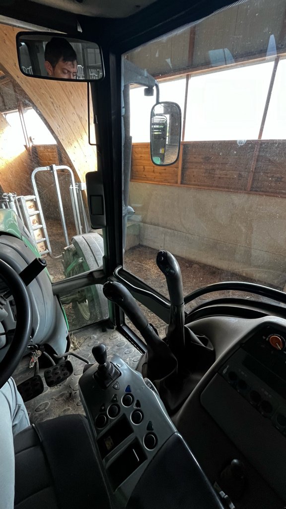 Traktor typu Valtra T120, Gebrauchtmaschine v Nasbinals (Obrázek 8)