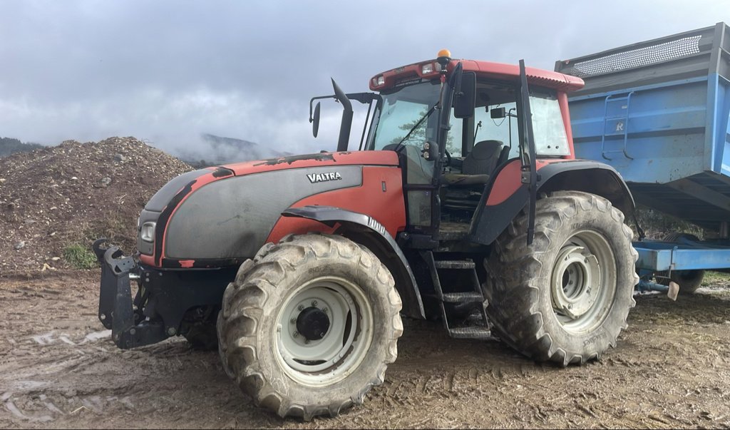 Traktor za tip Valtra T120, Gebrauchtmaschine u Millau (Slika 1)