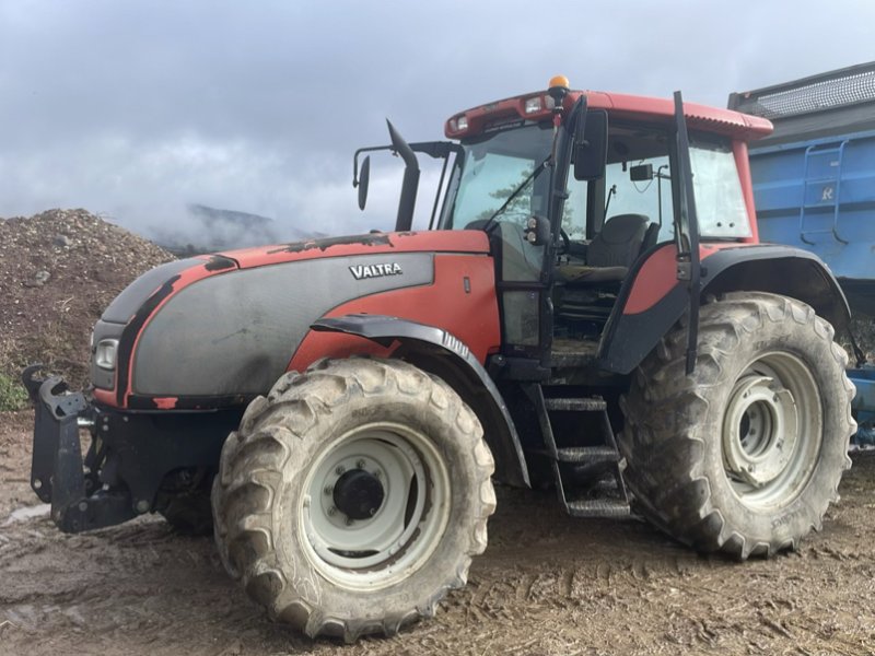Traktor del tipo Valtra T120, Gebrauchtmaschine en Millau