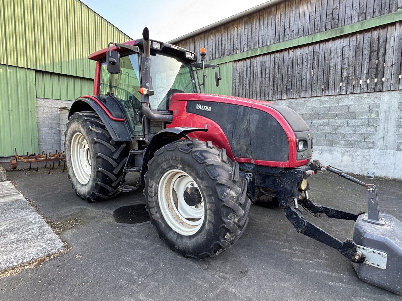 Traktor of the type Valtra T121 Hitech, Gebrauchtmaschine in SAINT JAMES (Picture 4)