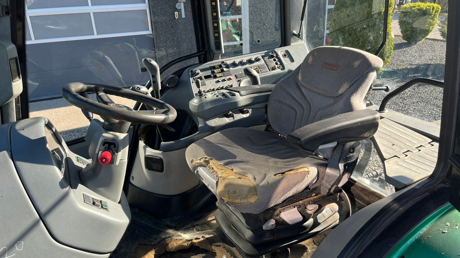 Traktor des Typs Valtra T130 med 3.5ton frontlift, Gebrauchtmaschine in Lintrup (Bild 10)