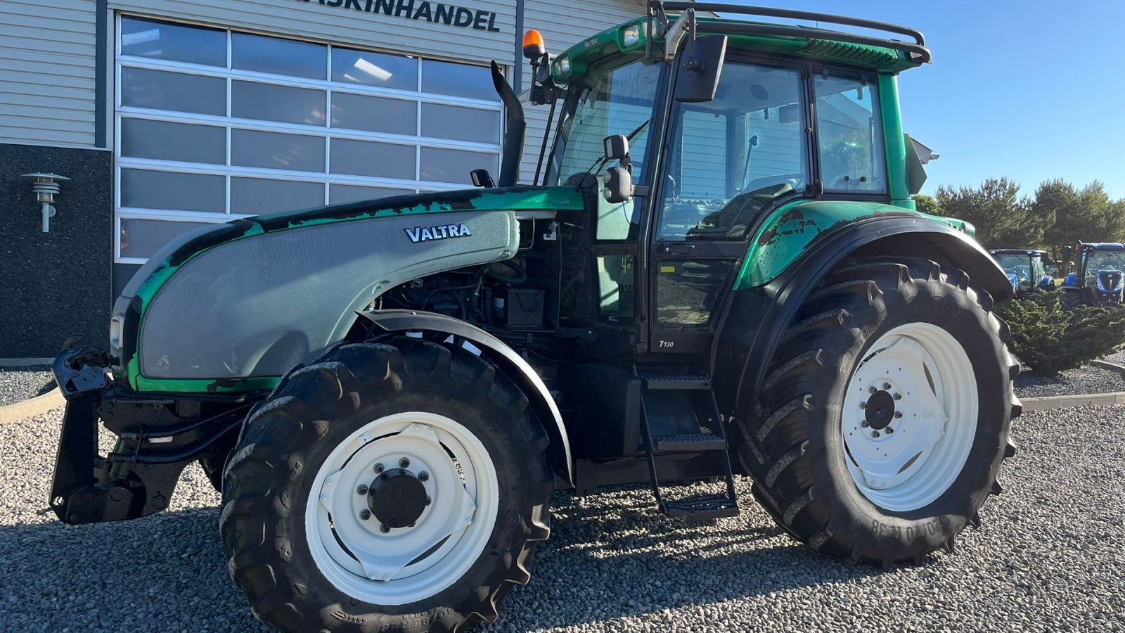 Traktor des Typs Valtra T130 med 3.5ton frontlift, Gebrauchtmaschine in Lintrup (Bild 2)