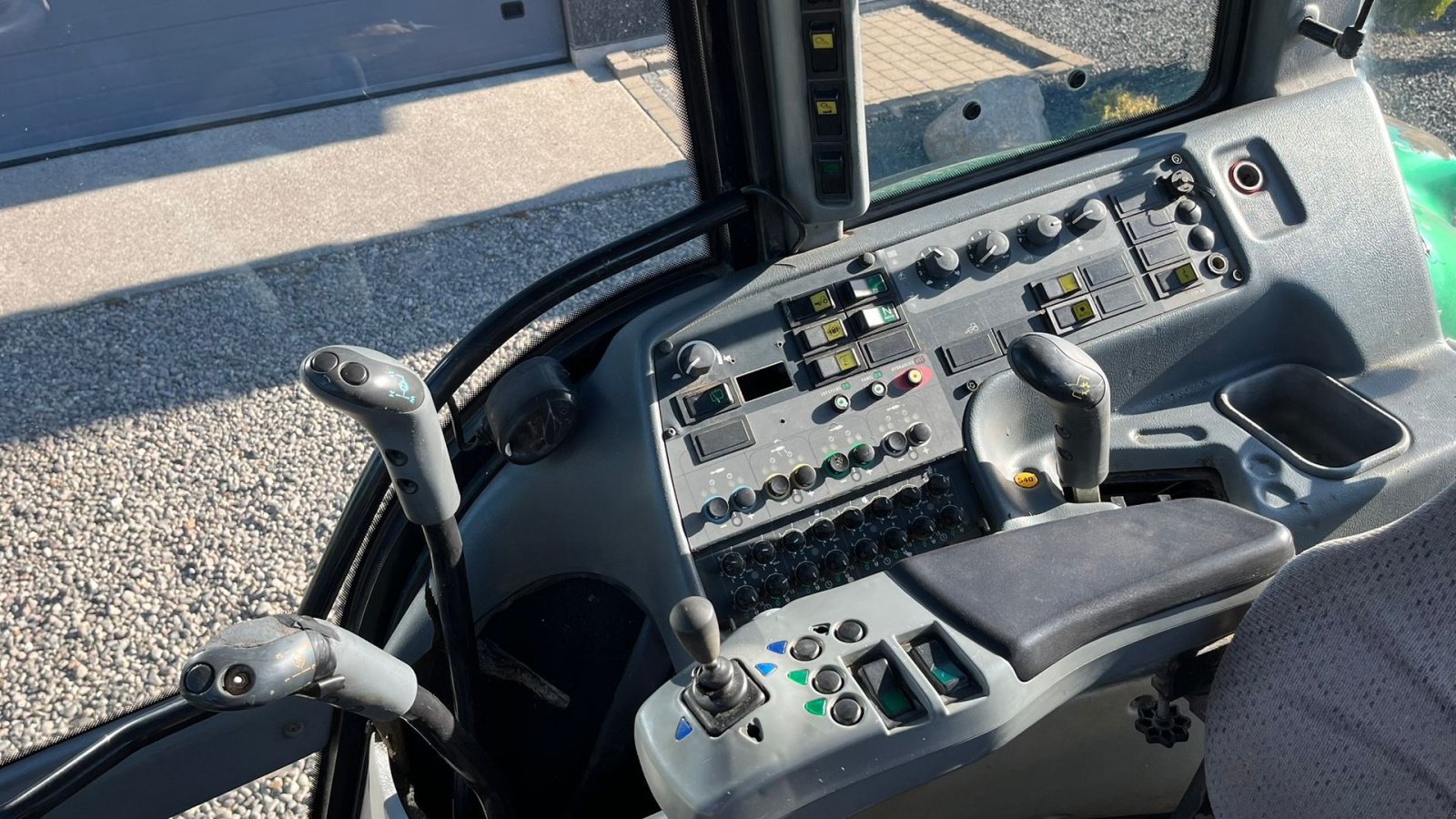 Traktor des Typs Valtra T130 med 3.5ton frontlift, Gebrauchtmaschine in Lintrup (Bild 11)