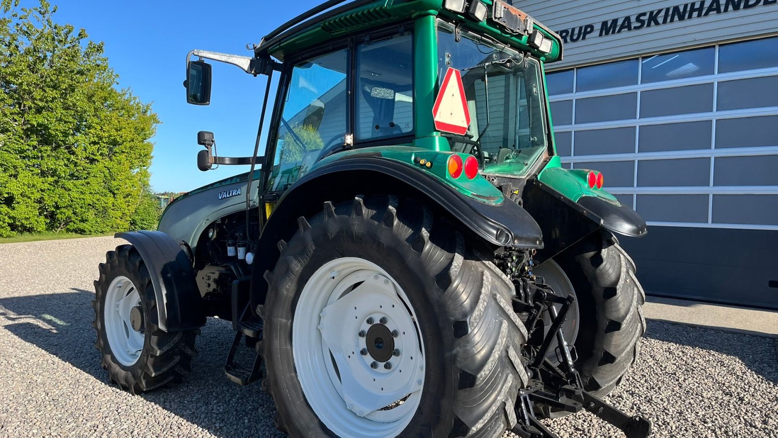 Traktor des Typs Valtra T130 med 3.5ton frontlift, Gebrauchtmaschine in Lintrup (Bild 5)