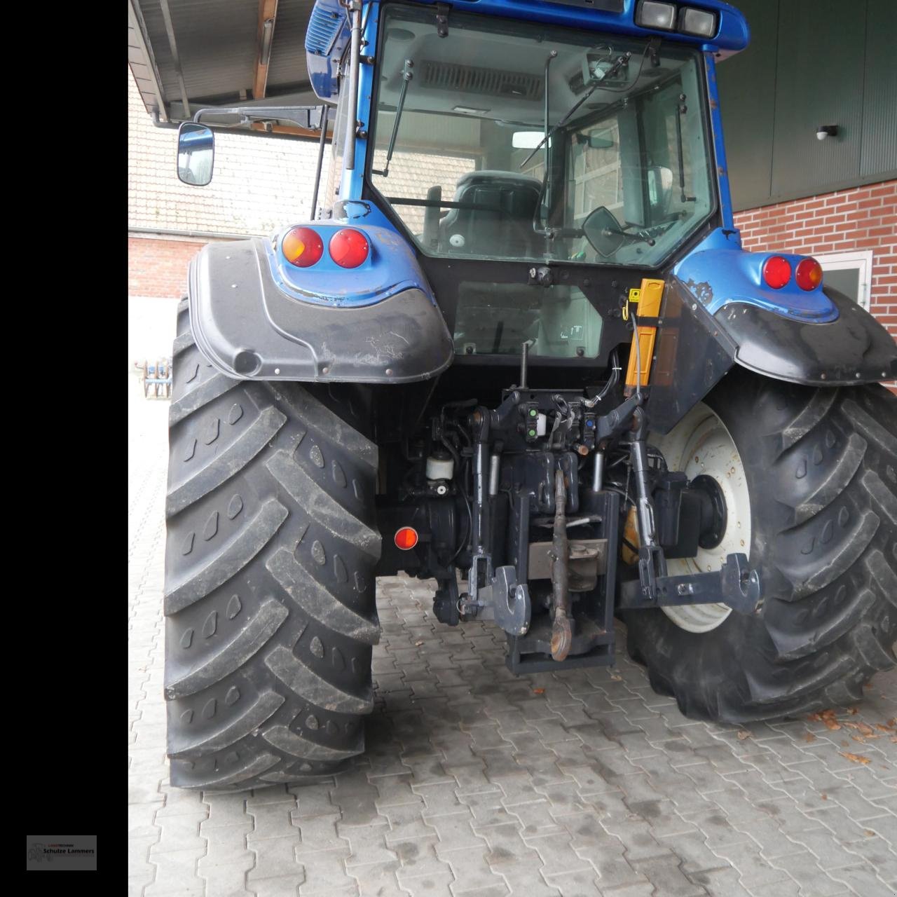 Traktor del tipo Valtra T130, Gebrauchtmaschine In Borken (Immagine 8)