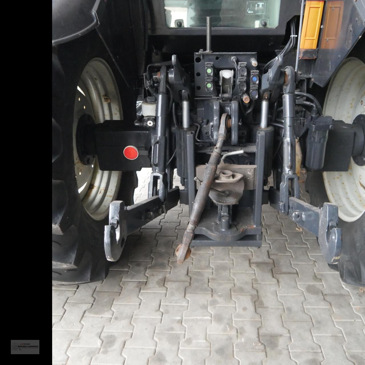 Traktor del tipo Valtra T130, Gebrauchtmaschine In Borken (Immagine 9)