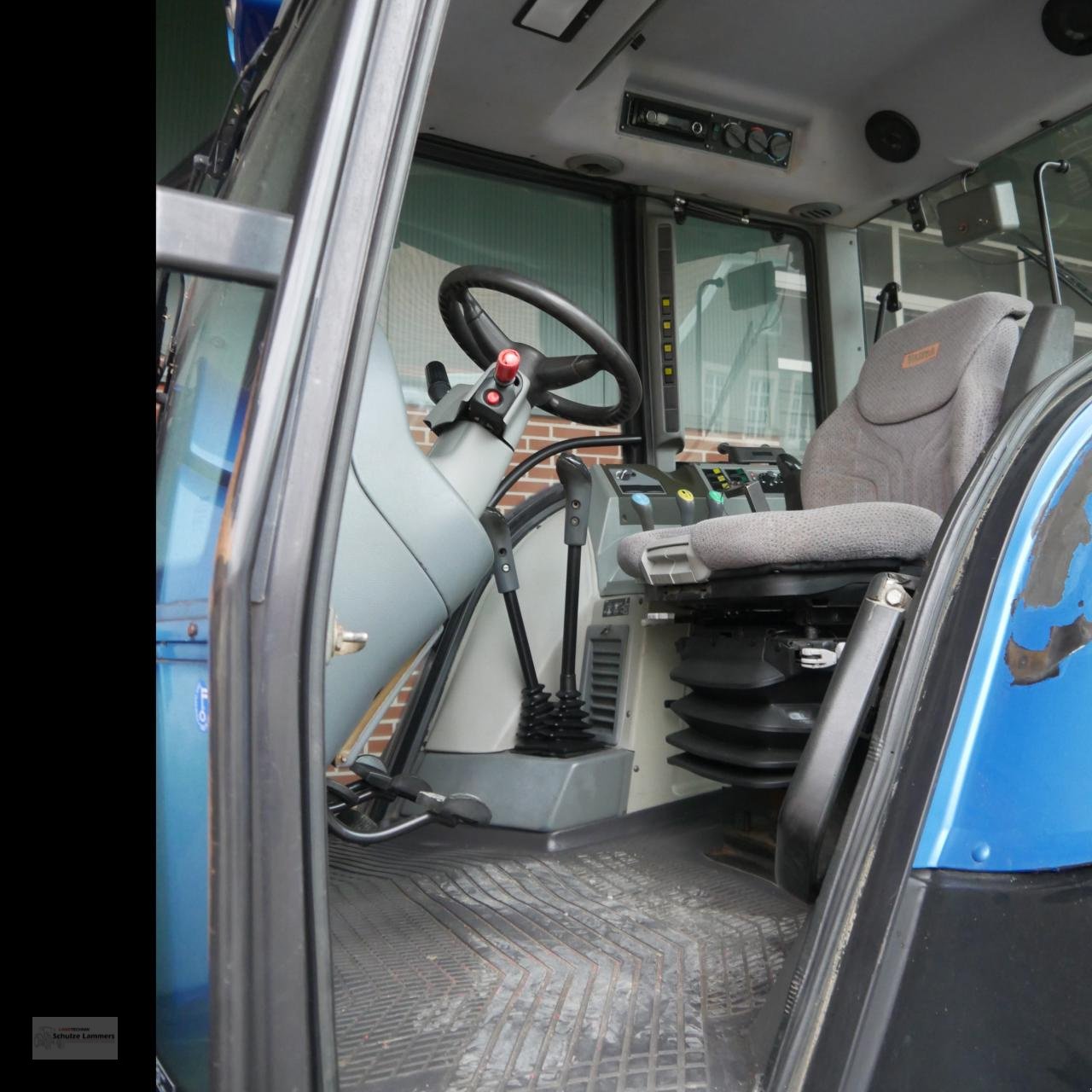 Traktor del tipo Valtra T130, Gebrauchtmaschine In Borken (Immagine 10)