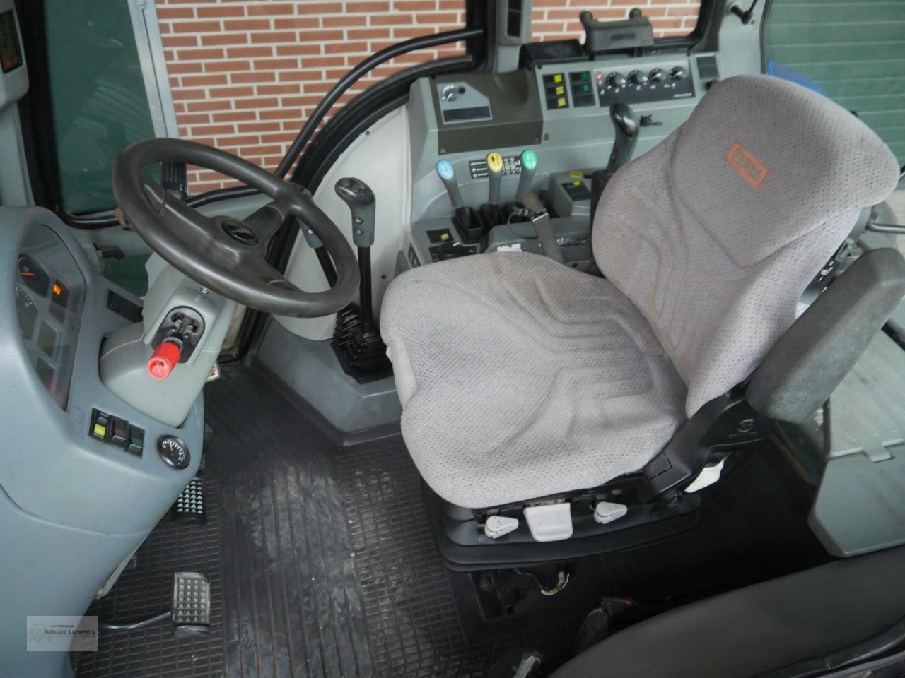 Traktor del tipo Valtra T130, Gebrauchtmaschine In Borken (Immagine 11)