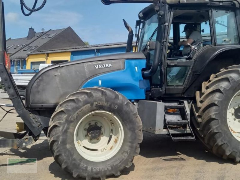 Traktor del tipo Valtra T130, Gebrauchtmaschine In Kirchhundem (Immagine 1)