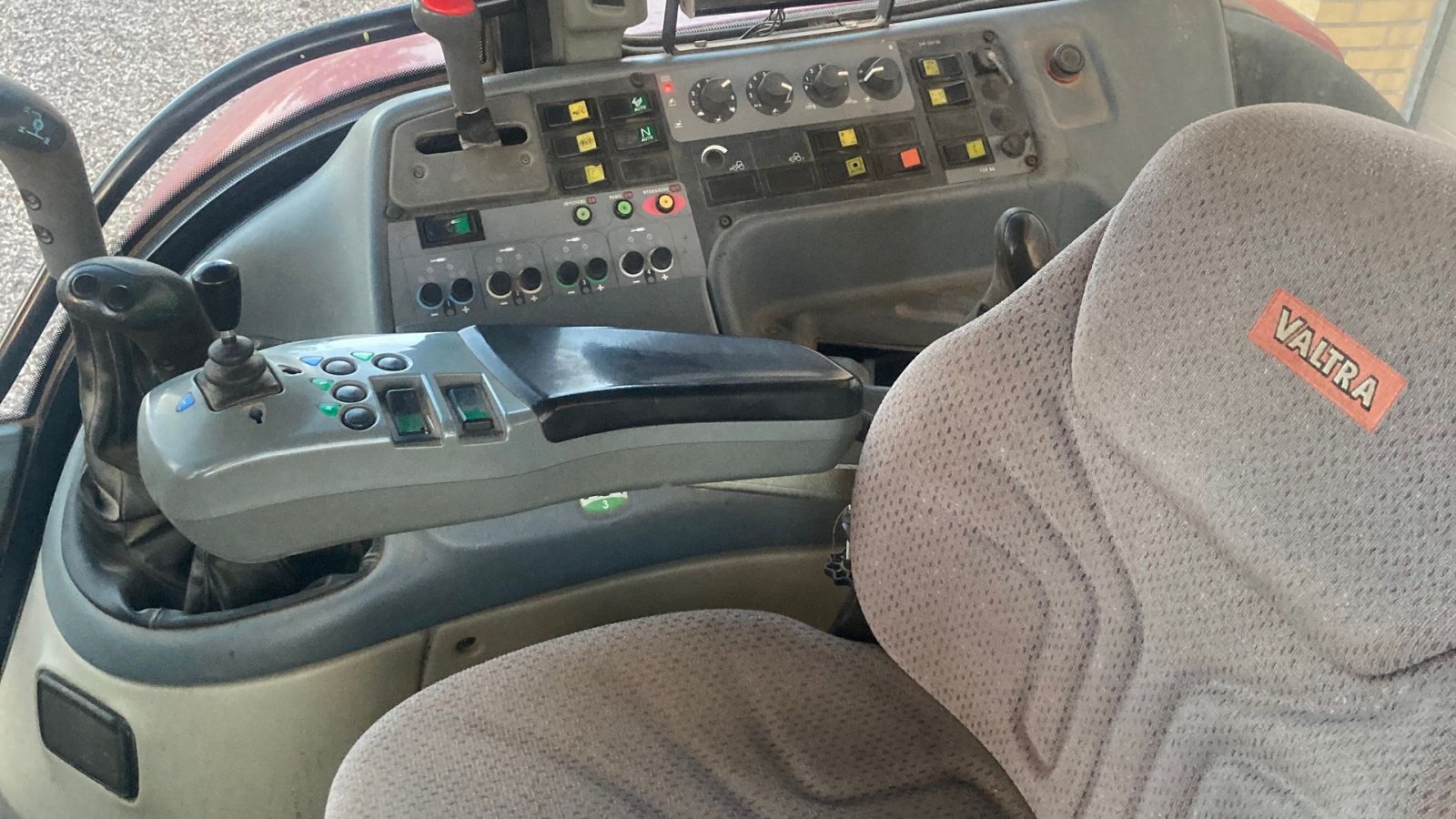 Traktor of the type Valtra T140, Gebrauchtmaschine in Store Heddinge (Picture 9)