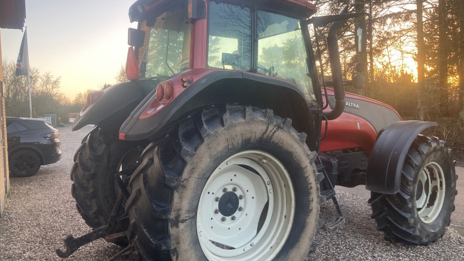 Traktor of the type Valtra T140, Gebrauchtmaschine in Store Heddinge (Picture 5)