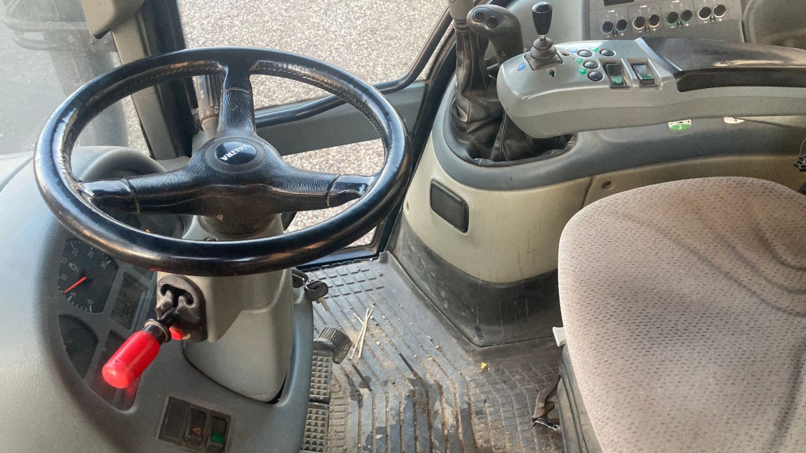 Traktor of the type Valtra T140, Gebrauchtmaschine in Store Heddinge (Picture 10)