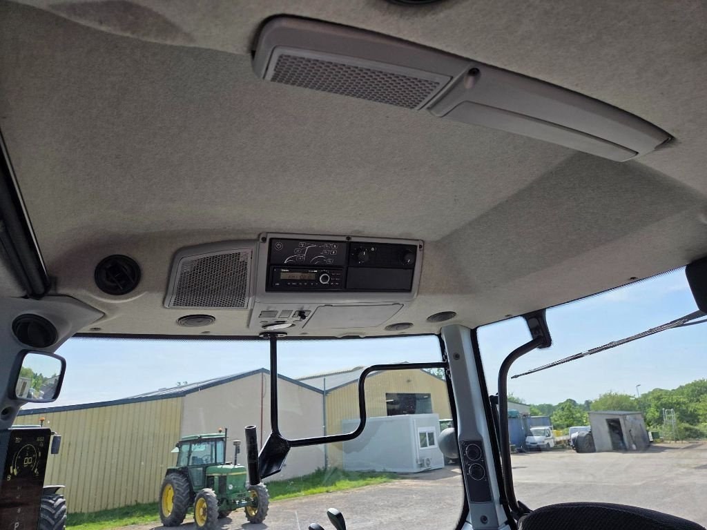 Traktor от тип Valtra T145 ACTIVE, Gebrauchtmaschine в ATHIS (Снимка 9)