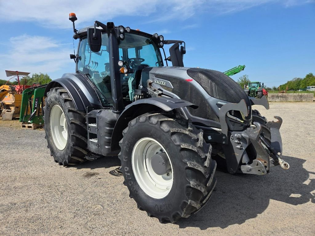Traktor от тип Valtra T145 ACTIVE, Gebrauchtmaschine в ATHIS (Снимка 11)