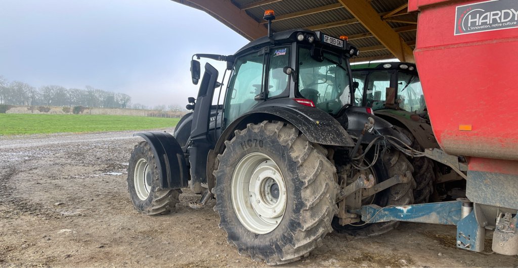 Traktor typu Valtra T145 ACTIVE, Gebrauchtmaschine v COULVAIN (Obrázek 3)