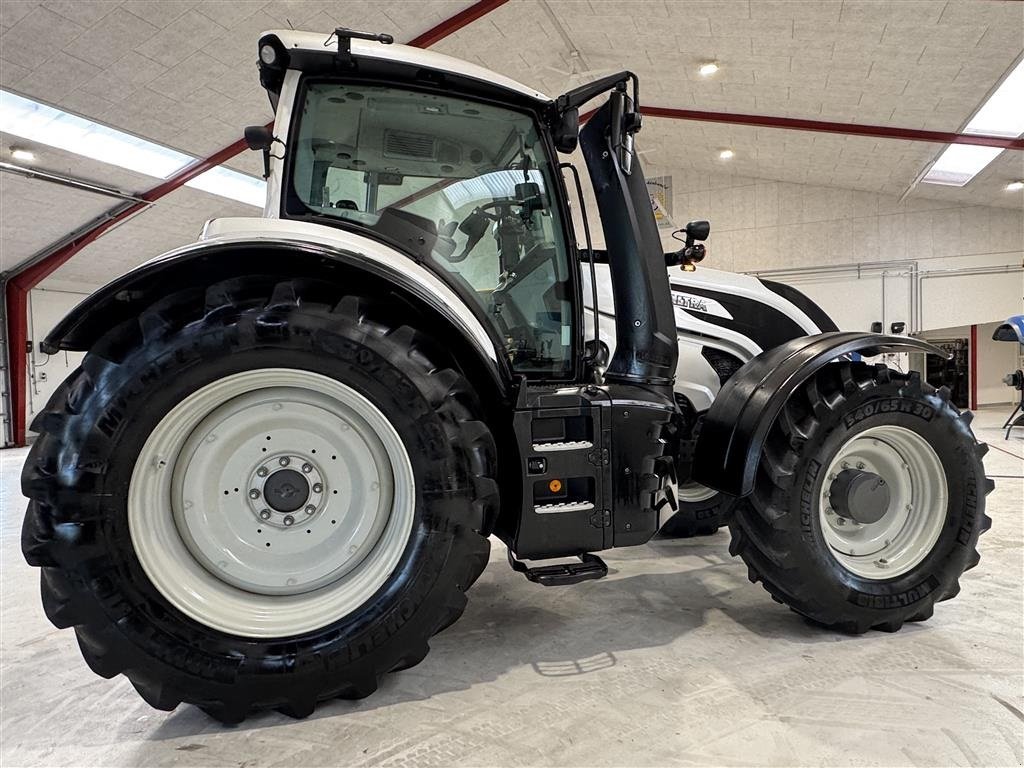 Traktor of the type Valtra T145 DIRECT KUN 1900 TIMER! MED SMARTTOUCH OG AUTOSTYRING!, Gebrauchtmaschine in Nørager (Picture 13)