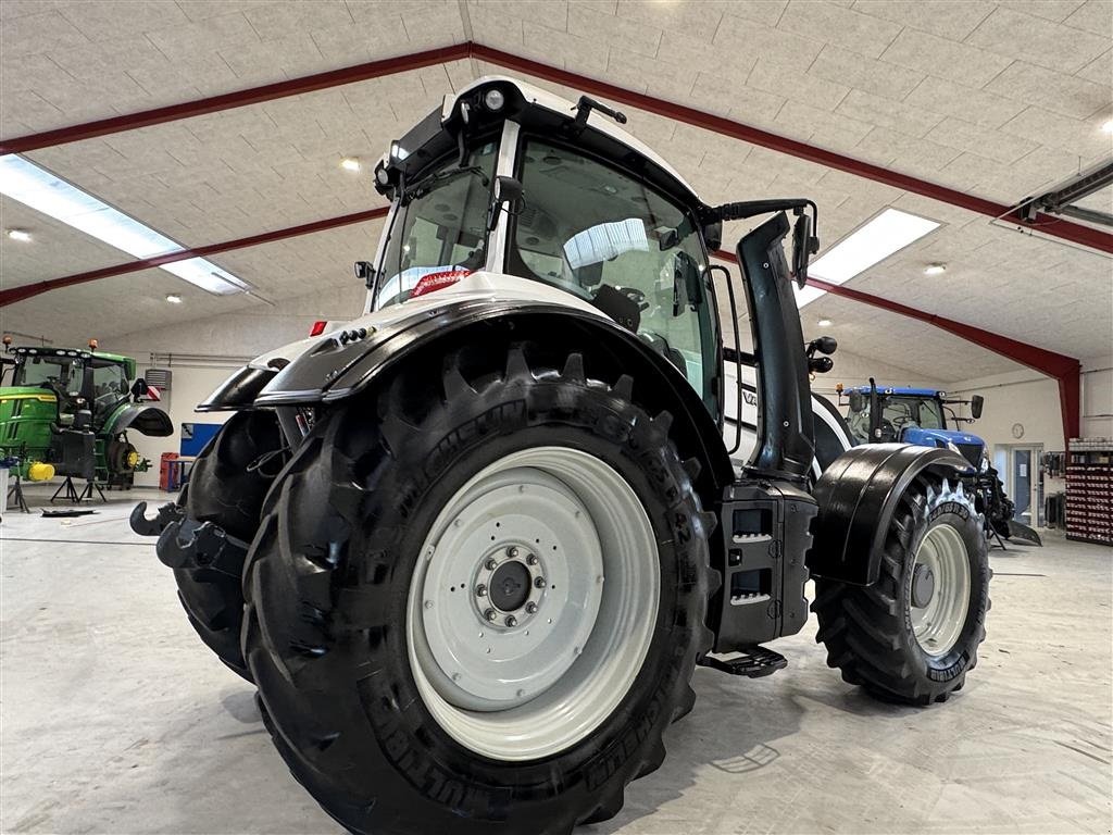 Traktor of the type Valtra T145 DIRECT KUN 1900 TIMER! MED SMARTTOUCH OG AUTOSTYRING!, Gebrauchtmaschine in Nørager (Picture 14)