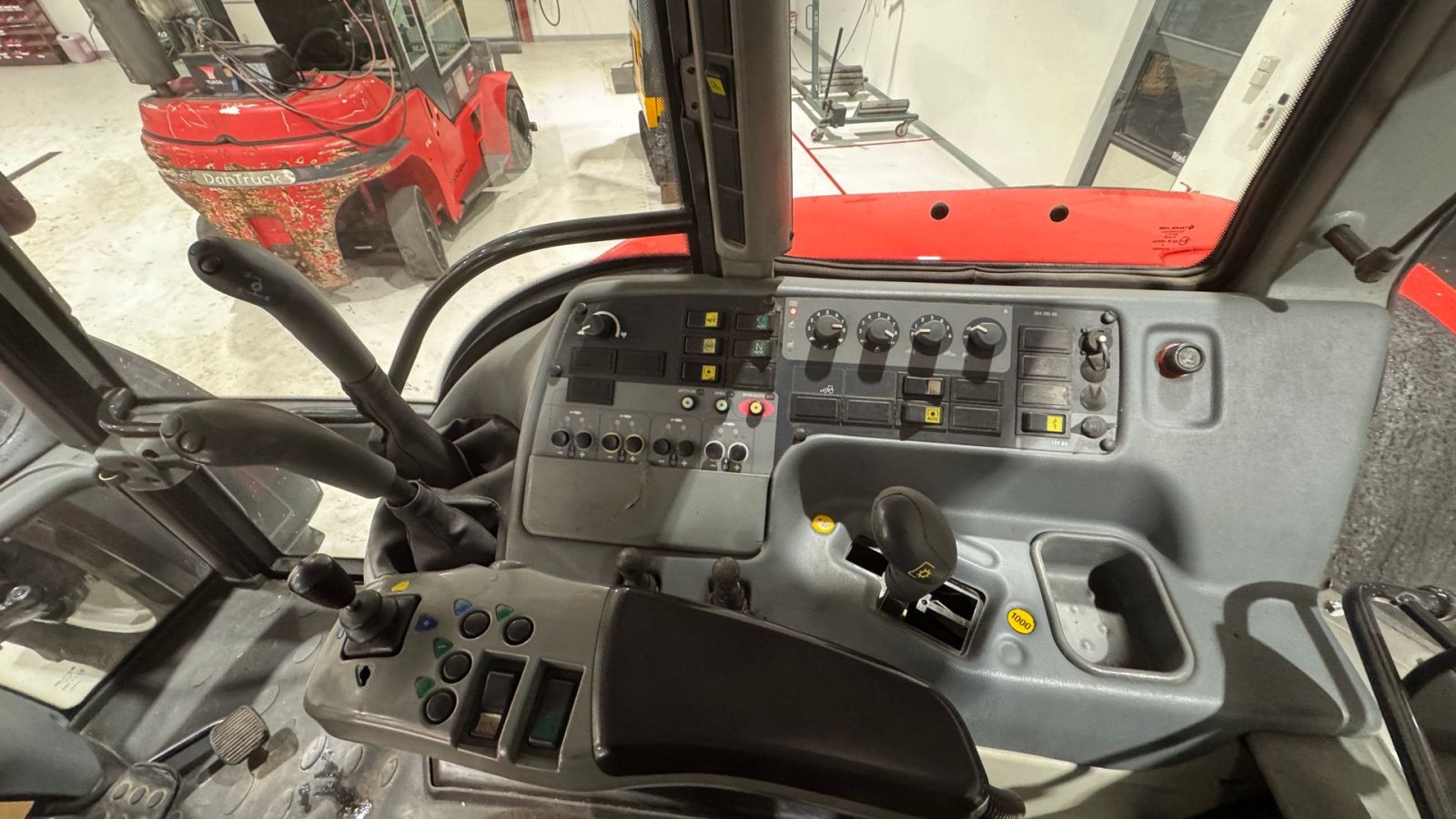 Traktor типа Valtra T150 KUN 4900 TIMER!, Gebrauchtmaschine в Nørager (Фотография 16)