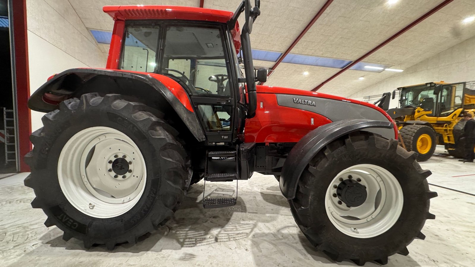 Traktor типа Valtra T150 KUN 4900 TIMER!, Gebrauchtmaschine в Nørager (Фотография 9)