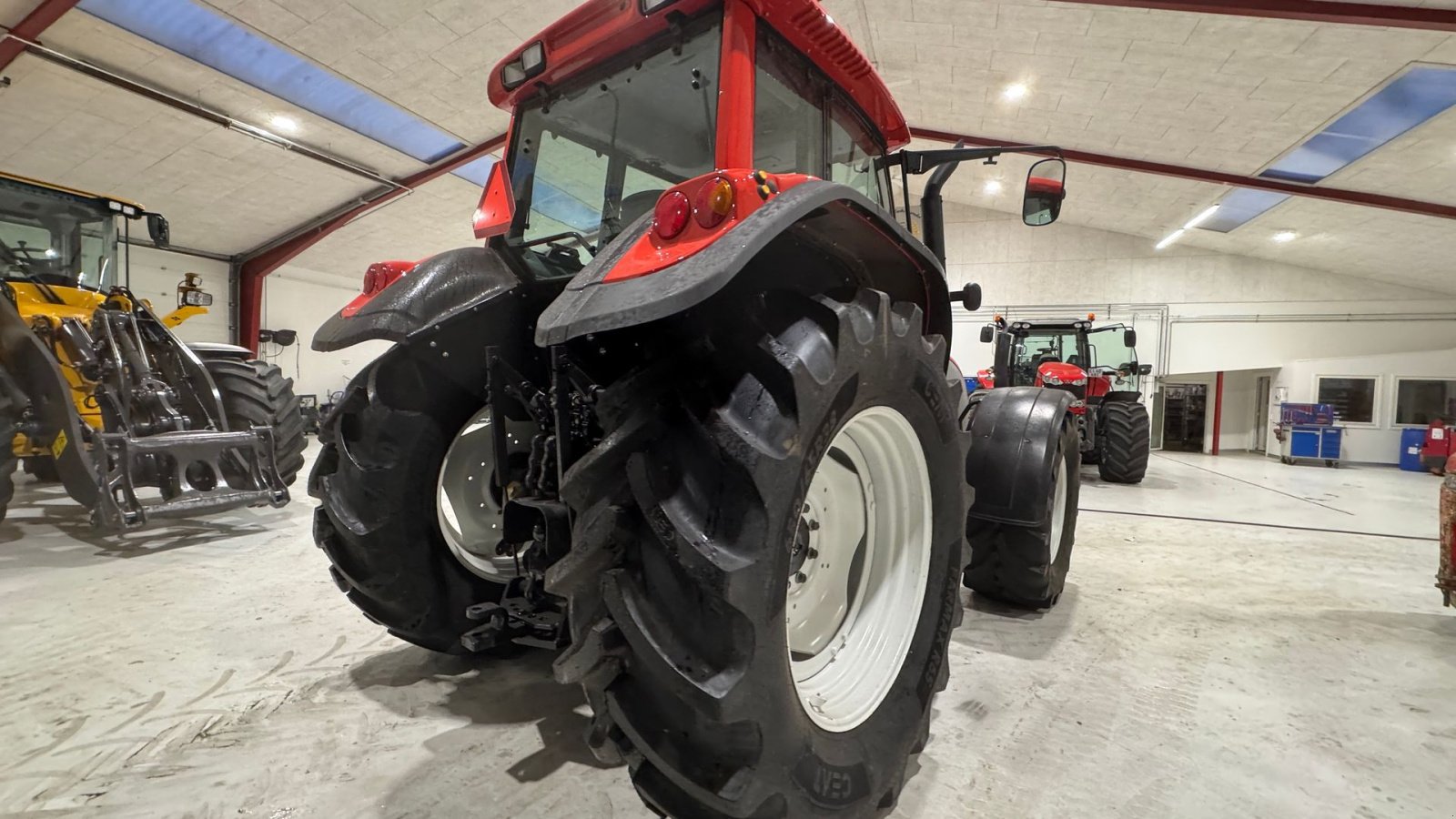 Traktor типа Valtra T150 KUN 4900 TIMER!, Gebrauchtmaschine в Nørager (Фотография 11)