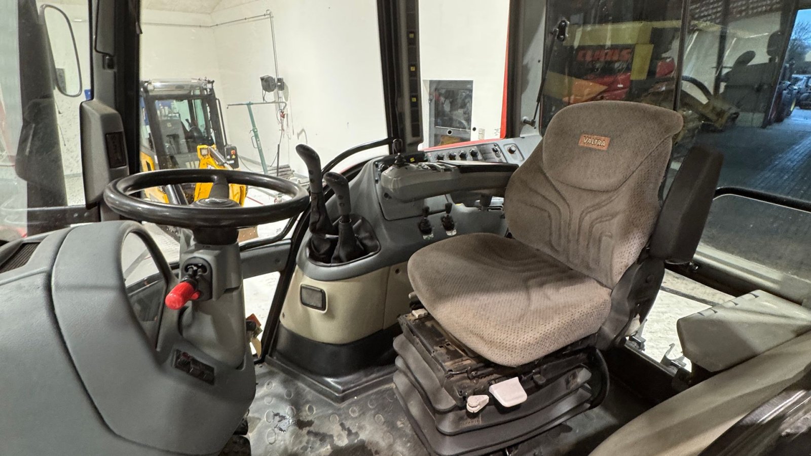 Traktor типа Valtra T150 KUN 4900 TIMER!, Gebrauchtmaschine в Nørager (Фотография 15)