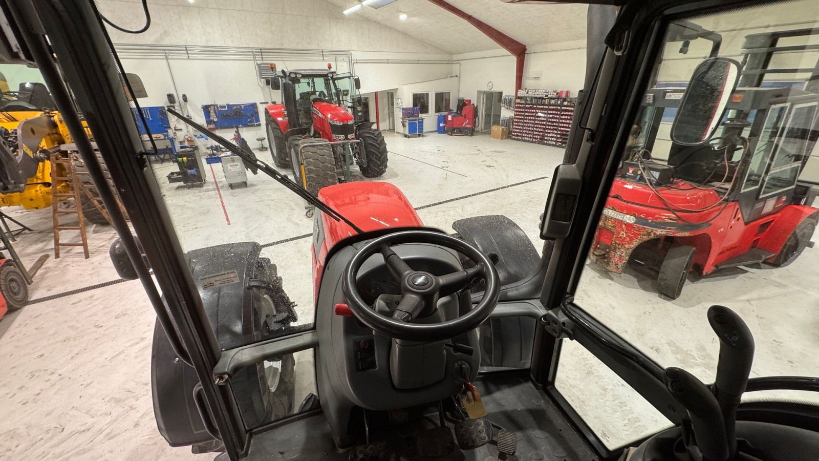 Traktor типа Valtra T150 KUN 4900 TIMER!, Gebrauchtmaschine в Nørager (Фотография 20)