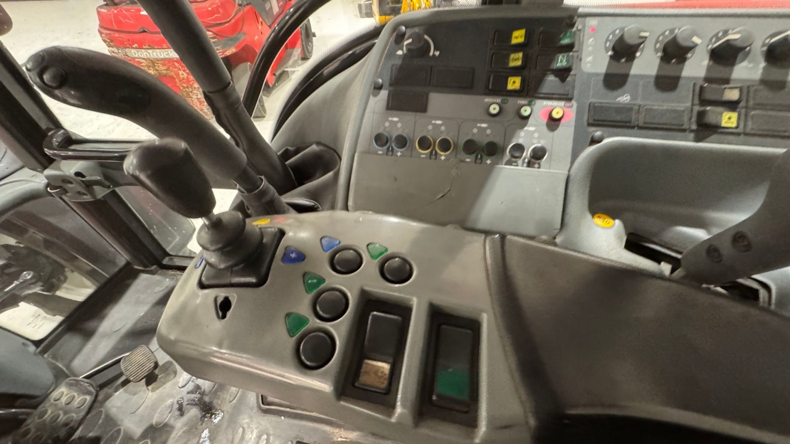 Traktor типа Valtra T150 KUN 4900 TIMER!, Gebrauchtmaschine в Nørager (Фотография 17)