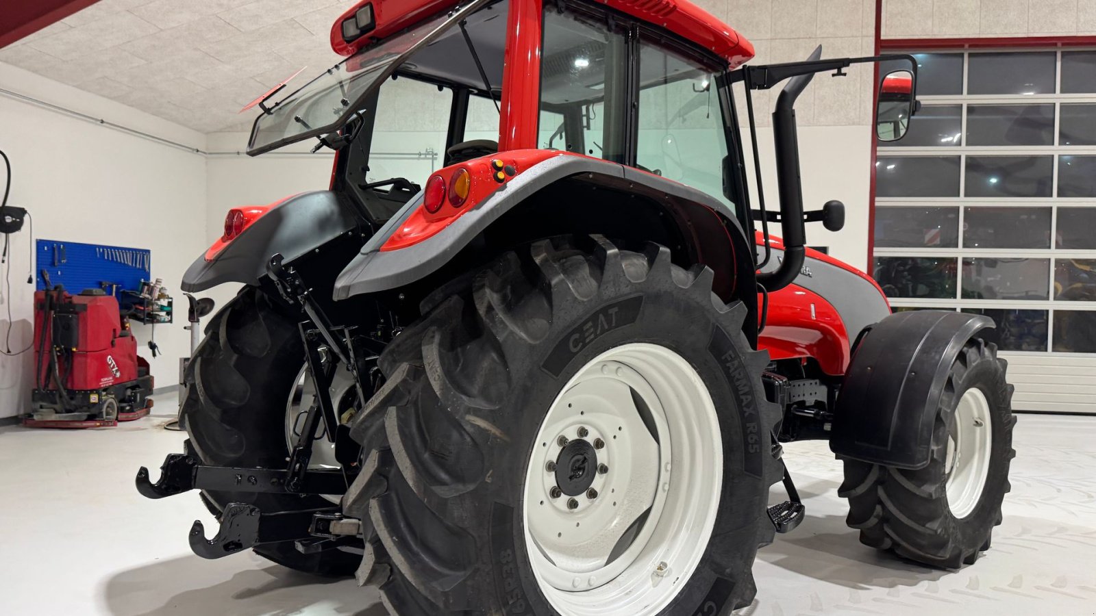 Traktor typu Valtra T150 KUN 4900 TIMER!, Gebrauchtmaschine v Nørager (Obrázek 11)