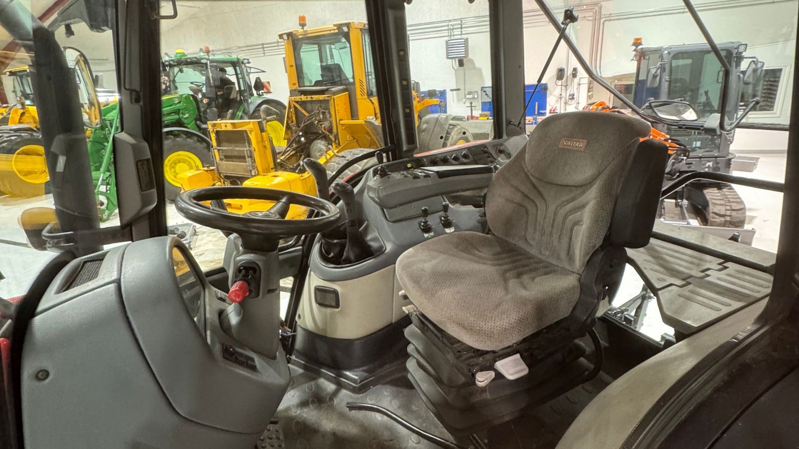 Traktor typu Valtra T150 KUN 4900 TIMER!, Gebrauchtmaschine v Nørager (Obrázek 16)