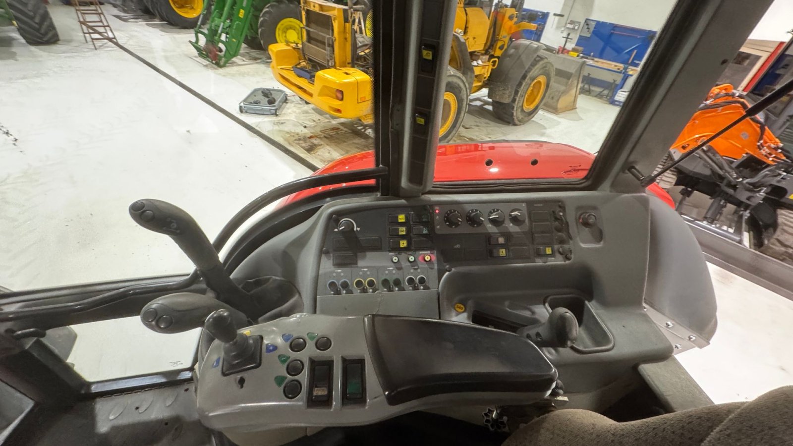 Traktor typu Valtra T150 KUN 4900 TIMER!, Gebrauchtmaschine v Nørager (Obrázek 17)