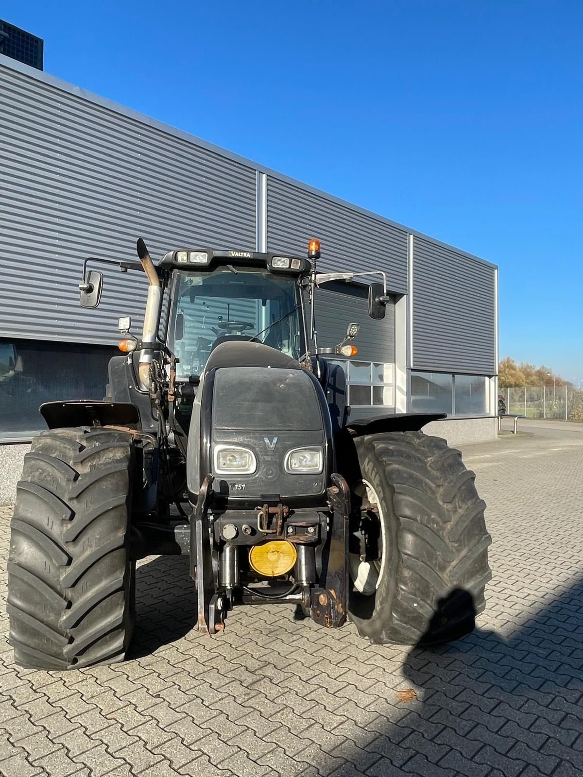 Traktor от тип Valtra T151 tractor, Gebrauchtmaschine в Roermond (Снимка 9)