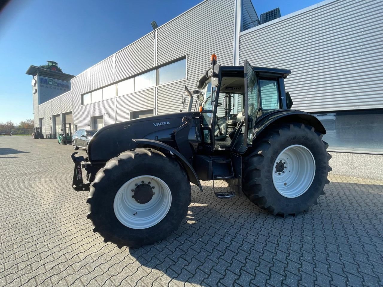 Traktor от тип Valtra T151 tractor, Gebrauchtmaschine в Roermond (Снимка 10)