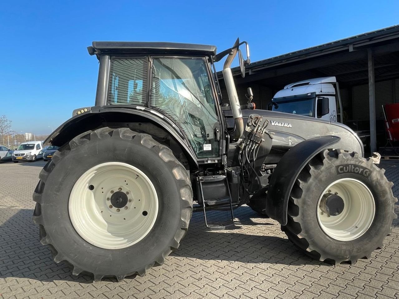 Traktor от тип Valtra T151 tractor, Gebrauchtmaschine в Roermond (Снимка 5)