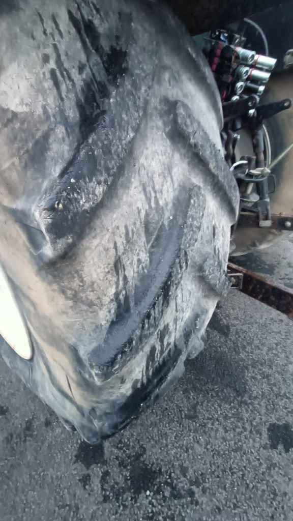 Traktor του τύπου Valtra T152 Direct, Gebrauchtmaschine σε SAINT-HILAIRE-EN-PUISEAUX (Φωτογραφία 4)