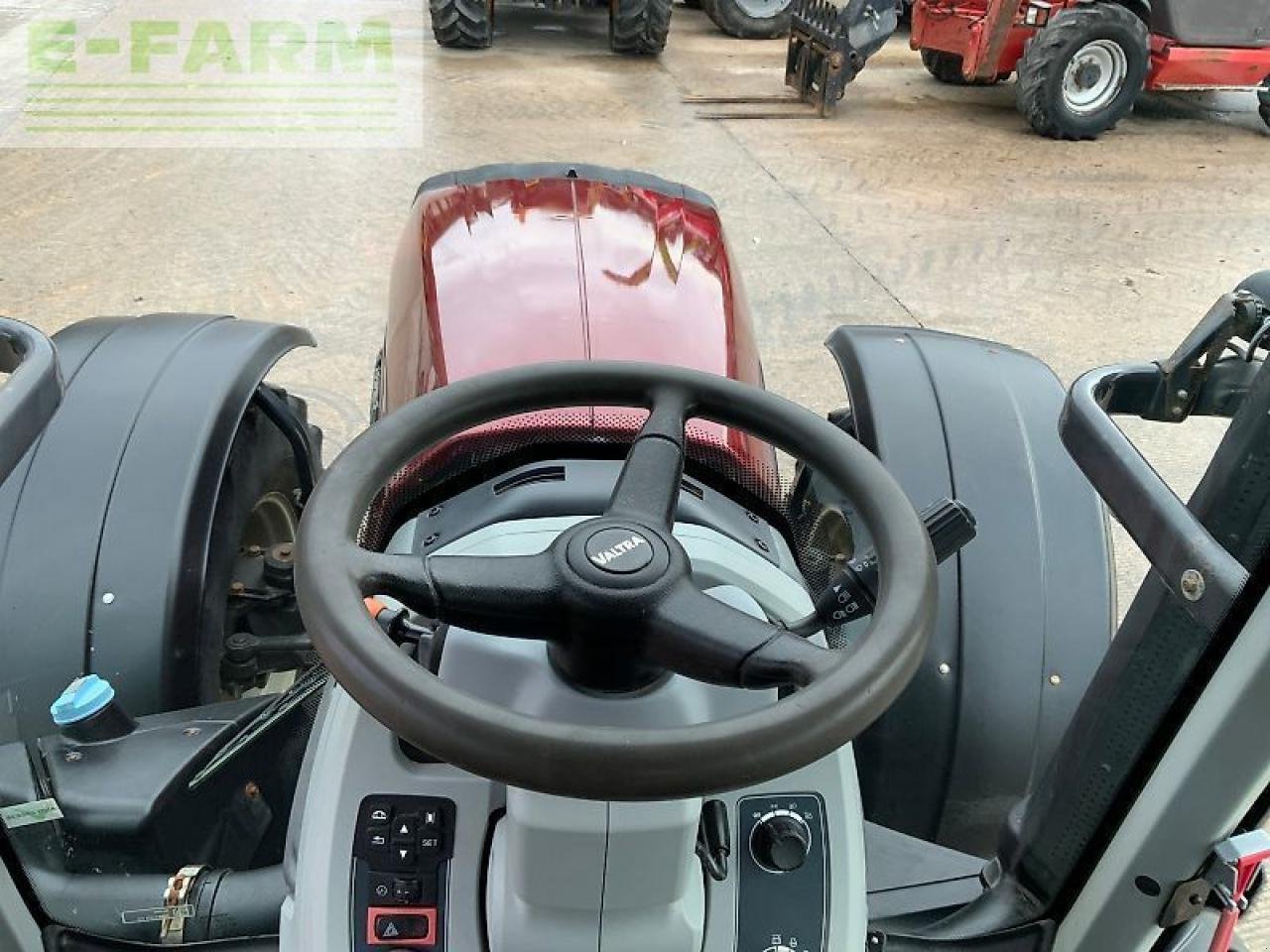 Traktor van het type Valtra t154 active tractor (st25061) Active, Gebrauchtmaschine in SHAFTESBURY (Foto 19)