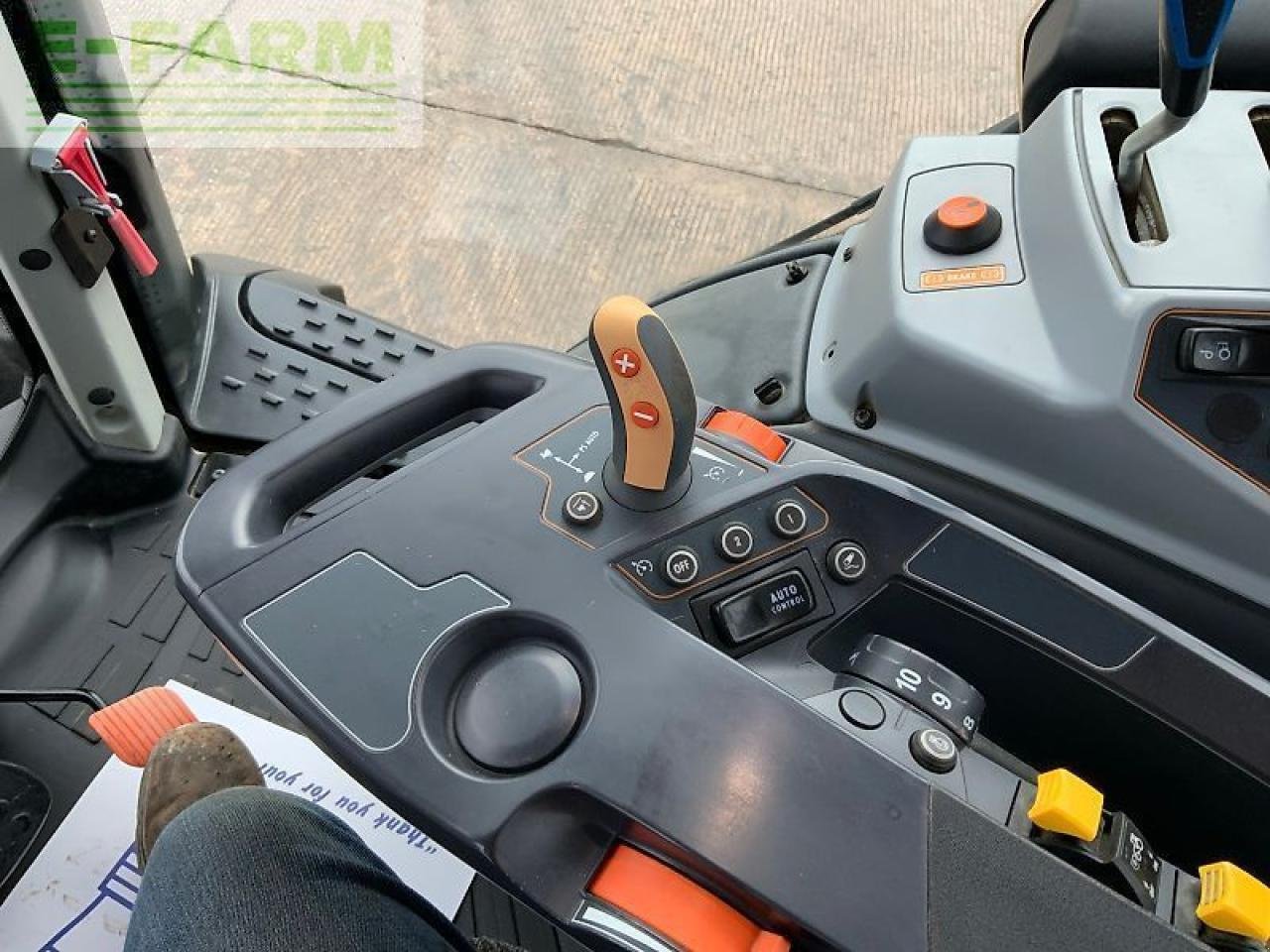 Traktor van het type Valtra t154 active tractor (st25061) Active, Gebrauchtmaschine in SHAFTESBURY (Foto 22)