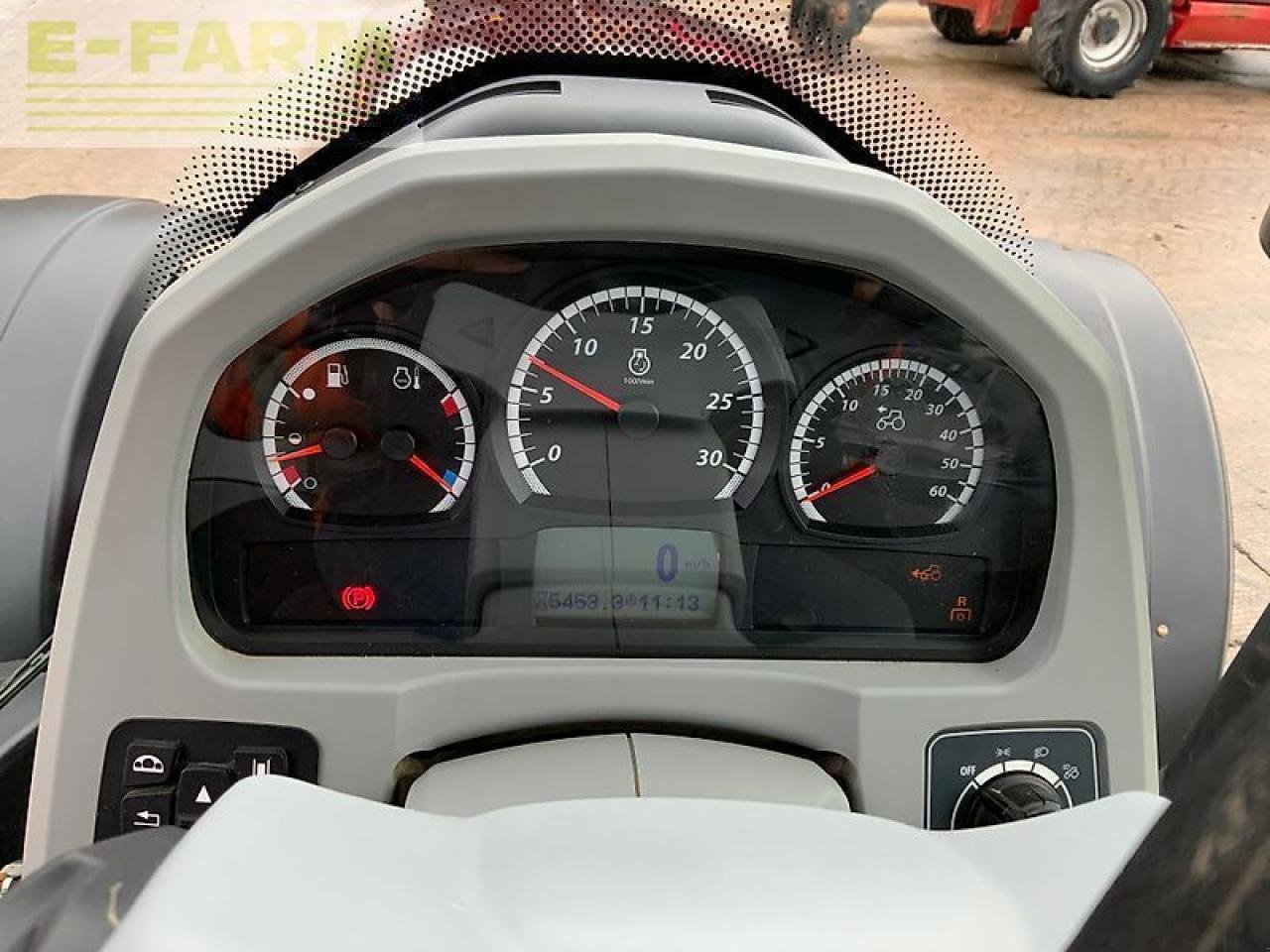 Traktor van het type Valtra t154 active tractor (st25061) Active, Gebrauchtmaschine in SHAFTESBURY (Foto 23)