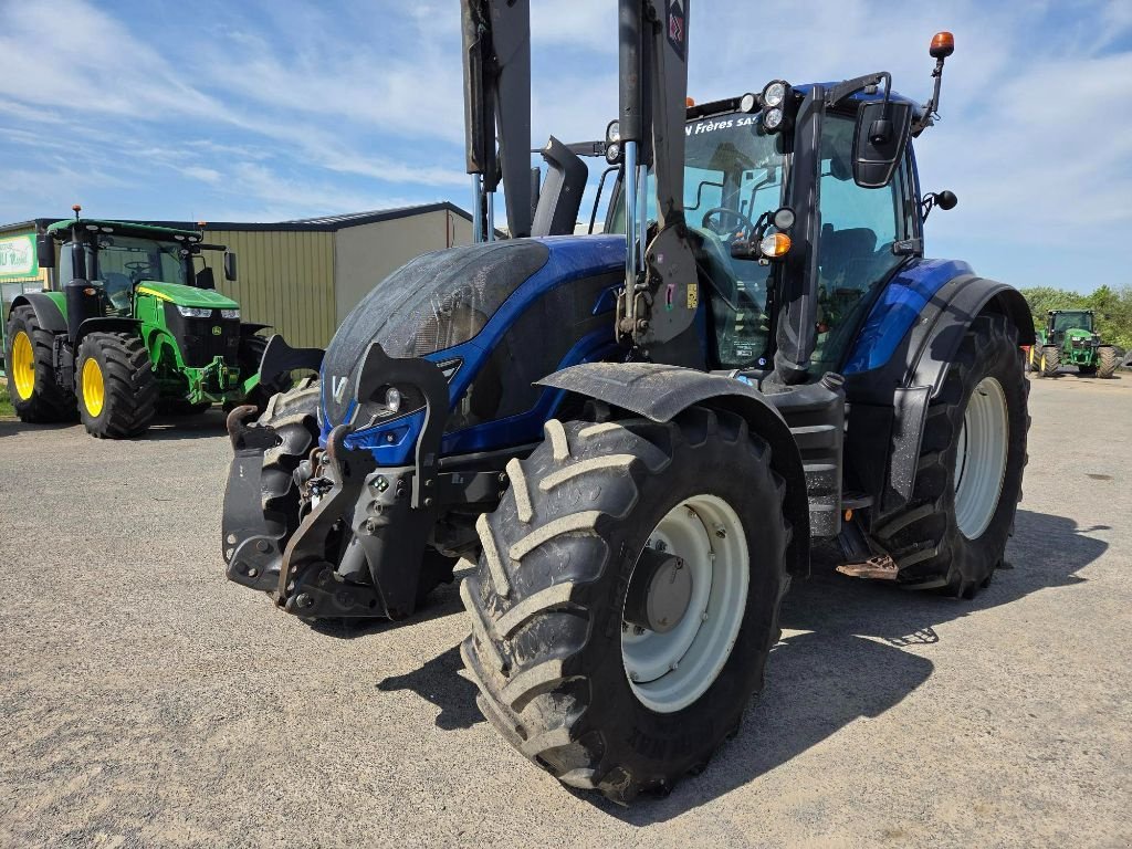 Traktor des Typs Valtra T154 Active, Gebrauchtmaschine in ATHIS (Bild 9)